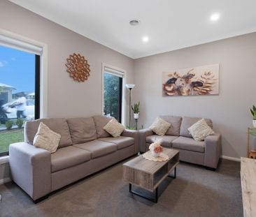 11 Orrong Drive, Officer VIC 3809 - House For Rent | Domain - Photo 2