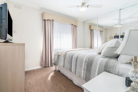 FAMILY FRIENDLY HOME - Photo 5