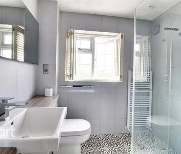 3 bedroom end of terrace house to rent - Photo 4