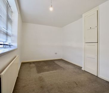 2 Bedroom - Photo 4