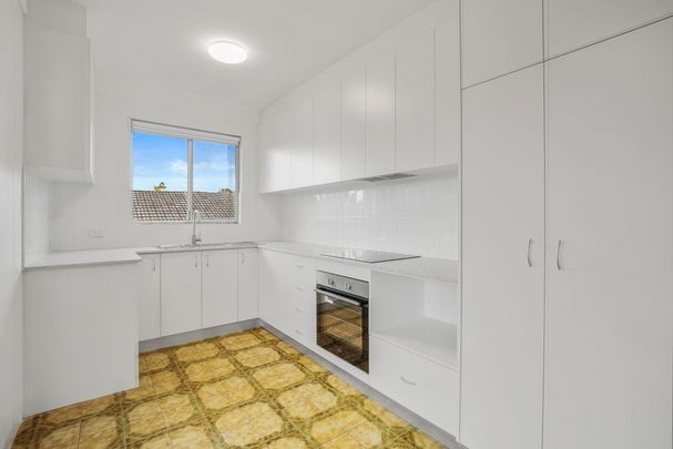 Modern and Spacious Rental Property in Vibrant BURWOOD: Endless Possibilities Await! - Photo 1