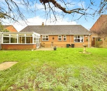 3 bedroom bungalow to rent - Photo 1