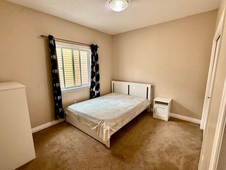 Furnished and Spacious 3 Bedroom Upper Suite in Eagle Ridge with Utilities Included! - Photo 2