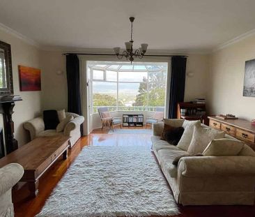 Sunny 2BR Home with harbour views in Brooklyn - Photo 1