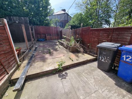 3 bedroom terraced house to rent - Photo 5