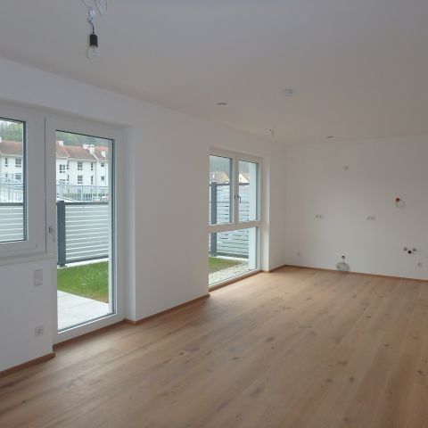 2-Zimmer Wohnung mit Terrasse, Eigengarten und Parkplatz - Photo 1