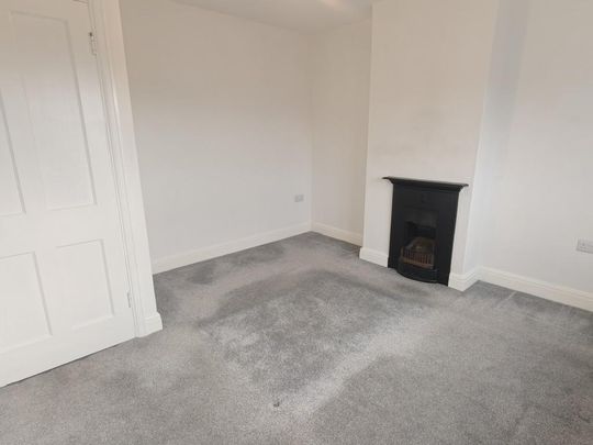 2 bedroom end of terrace house to rent - Photo 1