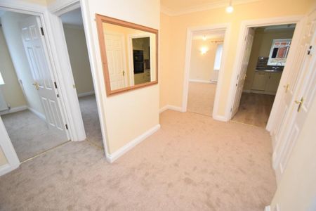 3 bedroom flat to rent - Photo 2