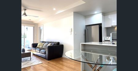 Fully furnished 2-Bedroom Apartment - Photo 2