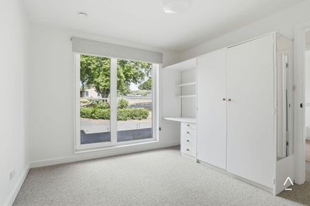 For Lease – Exclusive Riverfront Living with inground swimming pool. - Photo 3