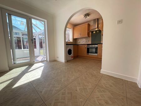 3 bedroom semi-detached house to rent - Photo 5