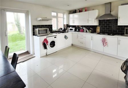 Pooley Green Road, Egham, Surrey, TW20 8AA - Photo 3