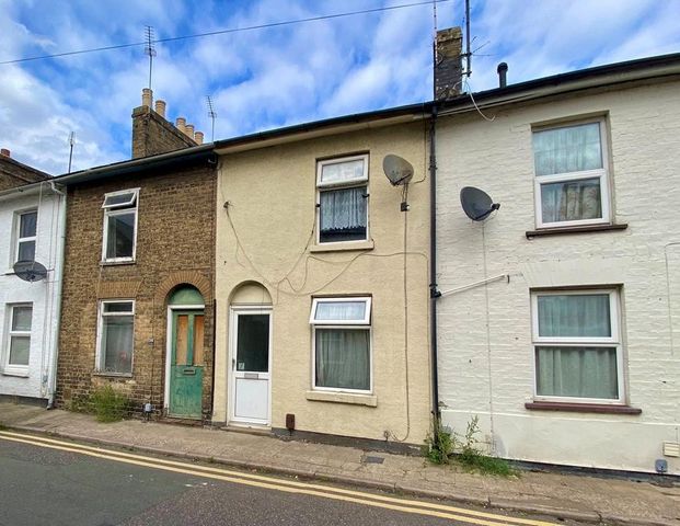 2 bedroom terraced house to rent - Photo 1