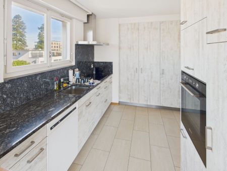 Appartement moderne et lumineux de 3.5 pièces avec balcon et piscine - Photo 5