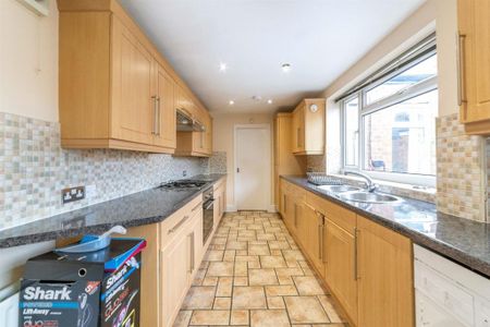 5 bedroom maisonette to rent - Photo 5