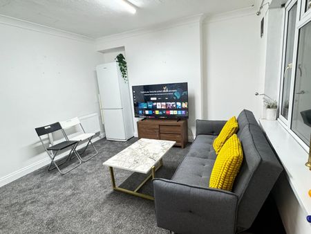 2 Bed Terraced House, Manton Crescent, NG9 - Photo 3