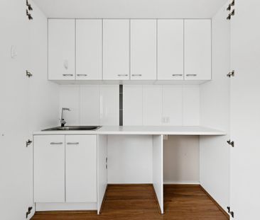 Modern Family Home in a Quiet Corner Location – Close to Everything! - Photo 4