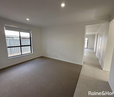 Brand New 4-Bedroom, 2-Living Family Home in Munno Para Downs - Photo 2