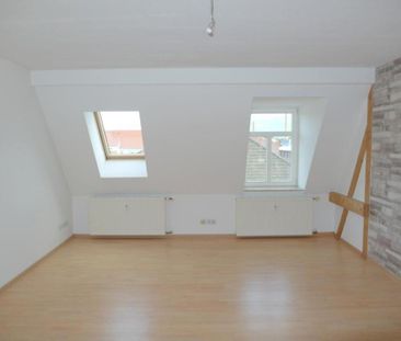 Gemütliche 2-Zimmer-Dachwohnung mit Einbauküche, Laminatboden & Bad... - Photo 5