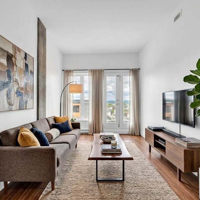 LUXUEUX 3½ | MONTCALM | VUE IMPRENABLE - Photo 1