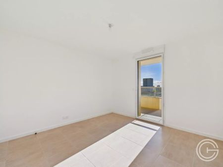 Location Appartement 2 pièces 45m² NICE 06200 - Photo 2