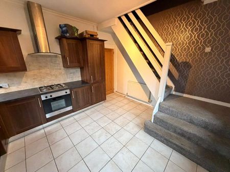 2 bedroom end of terrace house to rent - Photo 5
