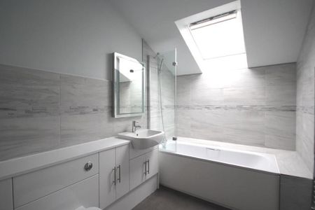 3 bedroom terraced house to rent - Photo 5