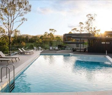 Family Home with Sparkling Pool - Photo 5