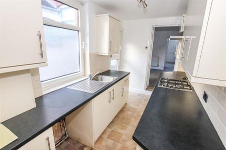 2 bedroom terraced house to rent - Photo 3