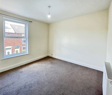 2 bedroom Mid Terraced House to let - Photo 2