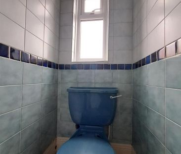 3 bedroom flat to rent - Photo 3
