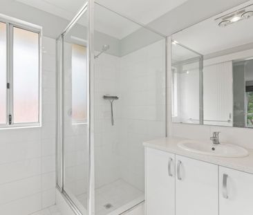 Modern townhouse near it all! - Photo 6