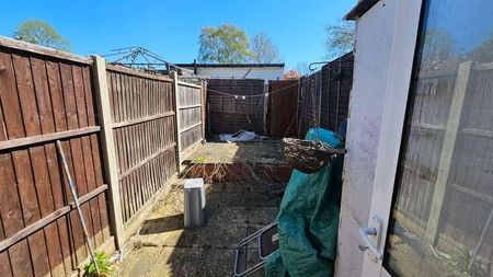 Roxeth Green Avenue, South Harrow, HA2 - Photo 3