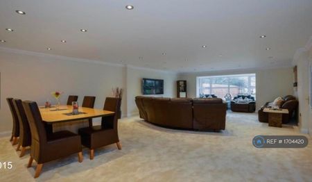 5 bedroom detached house to rent - Photo 2