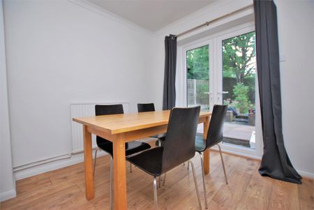 4 bedroom semi-detached house to rent - Photo 3