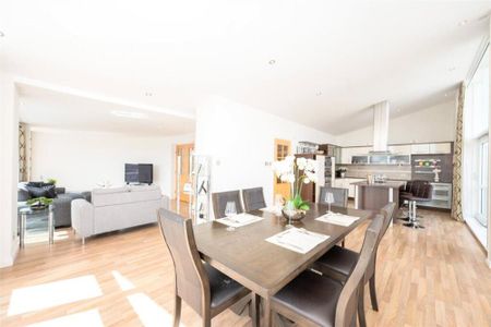 3 bedroom penthouse to rent - Photo 3