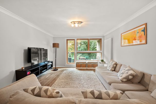 2 Bedroom Apartment, Sycamore Lodge,Gipsy Lane, London SW15 - Photo 1