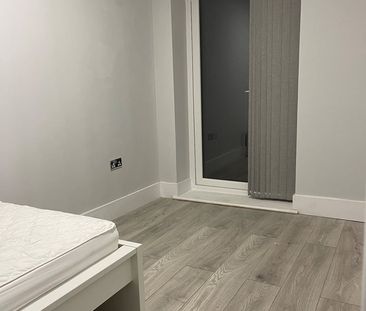 Room in a Shared House, Ashburton Road, RG2 - Photo 1