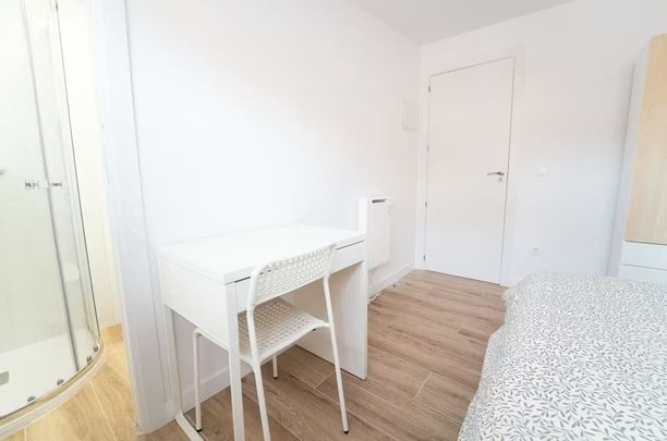 Calle de Manuel Maroto, Madrid, Community of Madrid 28053 - Photo 1