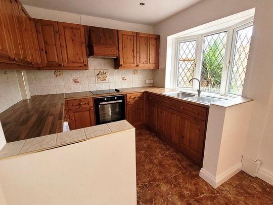 4 bedroom semi-detached house to rent - Photo 1
