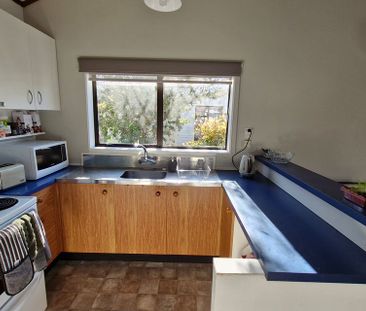 Sunny 2BR Home - Photo 5