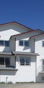 Beautiful 3 Storey Townhouse in Peden Hill Area - Photo 3