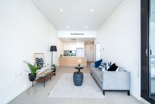 Contemporary Living with Captivating Water Views - Photo 1