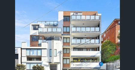 Located within walking distance to the station - Photo 3