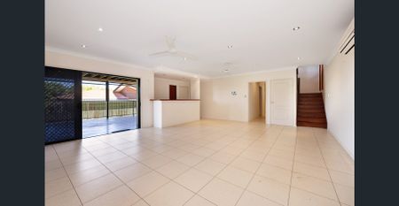 Massive Family Home with Cinema Room, Bar and Pool - Photo 2