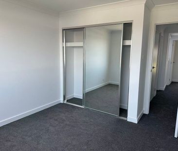 Brand New Townhouse – Modern & Move-In Ready - Photo 4