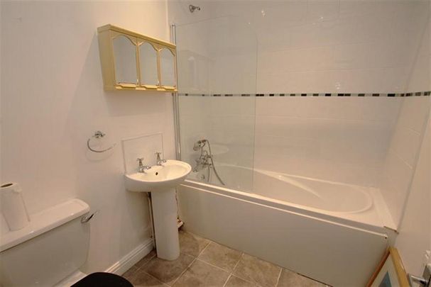 3 bedroom terraced house to rent - Photo 1