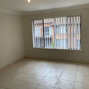 3 Bedroom Townhouse - Photo 2