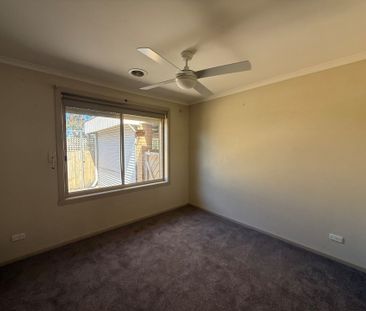 Please contact catie@sweeneyea.com.au for private inspections. - Photo 5