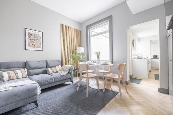 Room 5, 65 Ballygomartin Road, Belfast, BT13 3LB - Photo 1